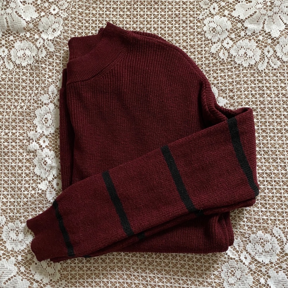 American Eagle Jegging Fit Maroon Sweater